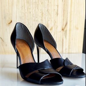 Like new condition. Open toe